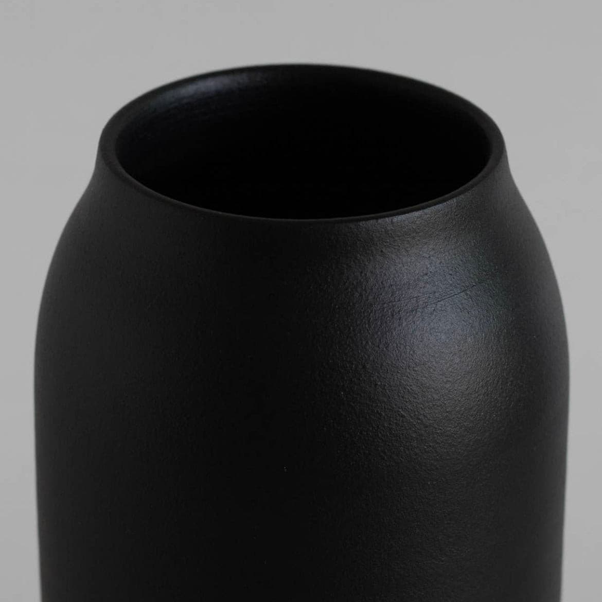 Black Simple Vase
