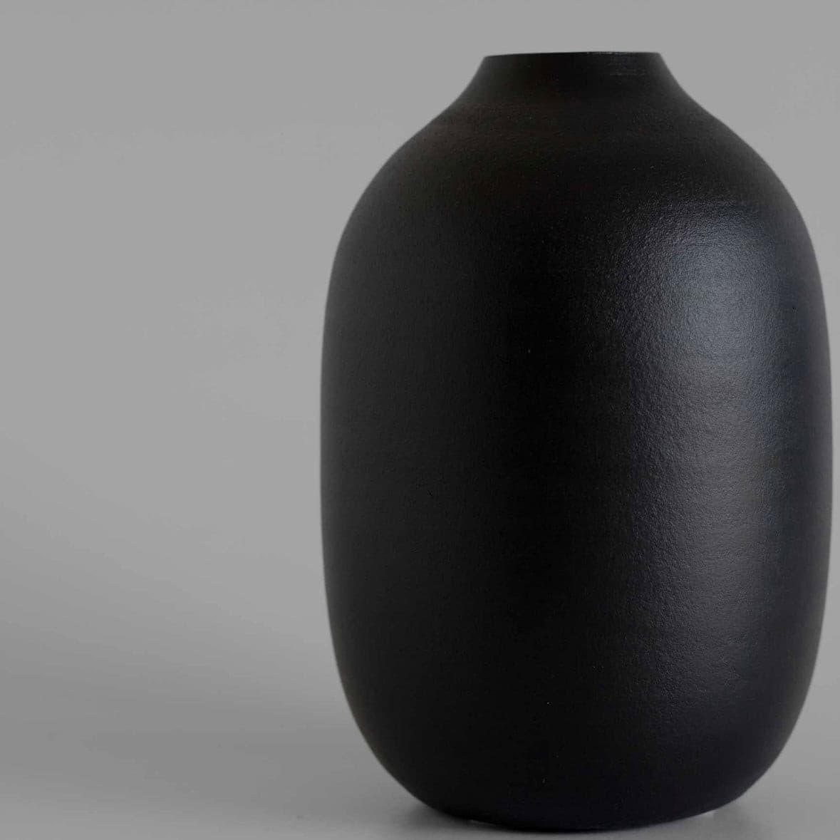 Small Black Simple Vase