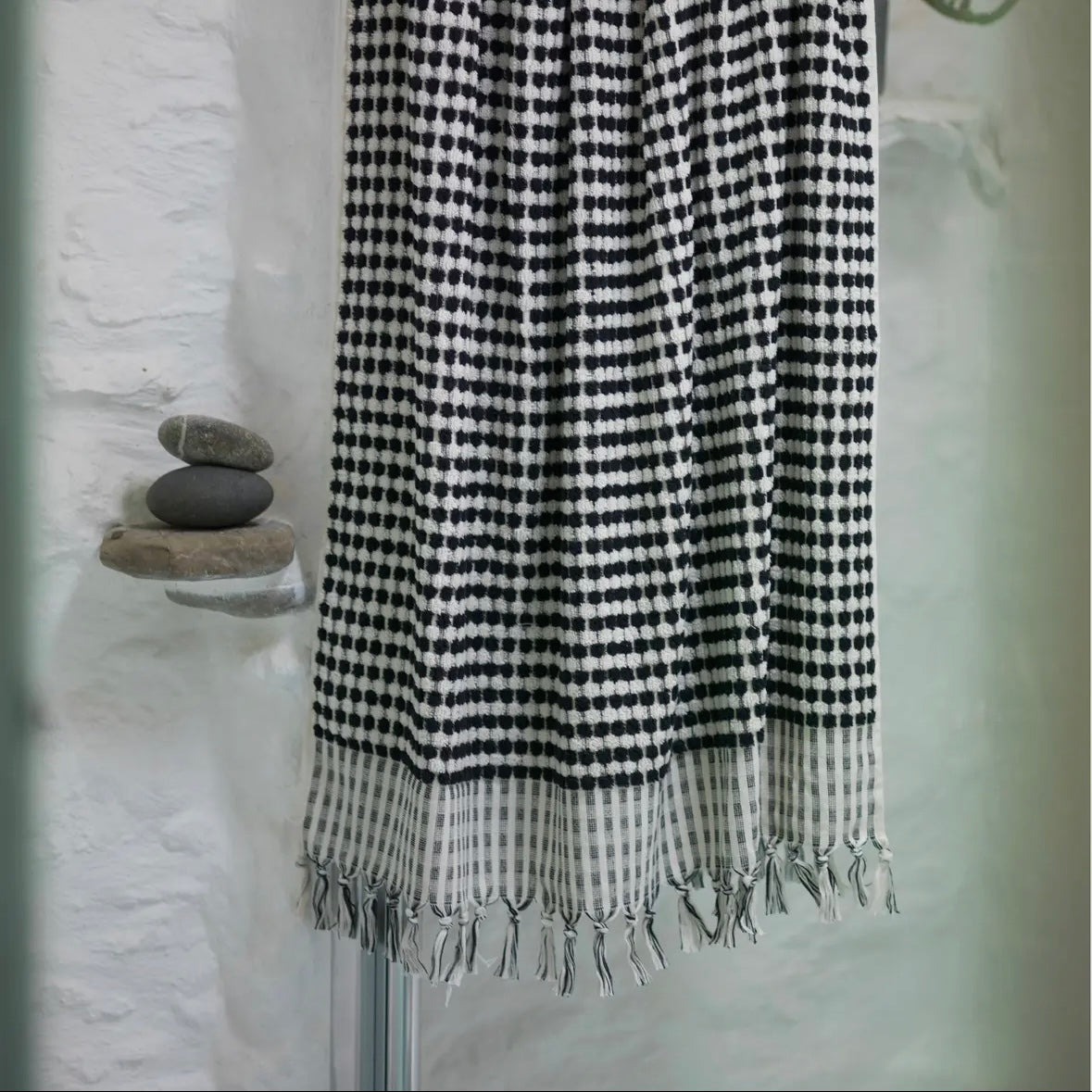 Dotted Terry Bath Towel | Black & White