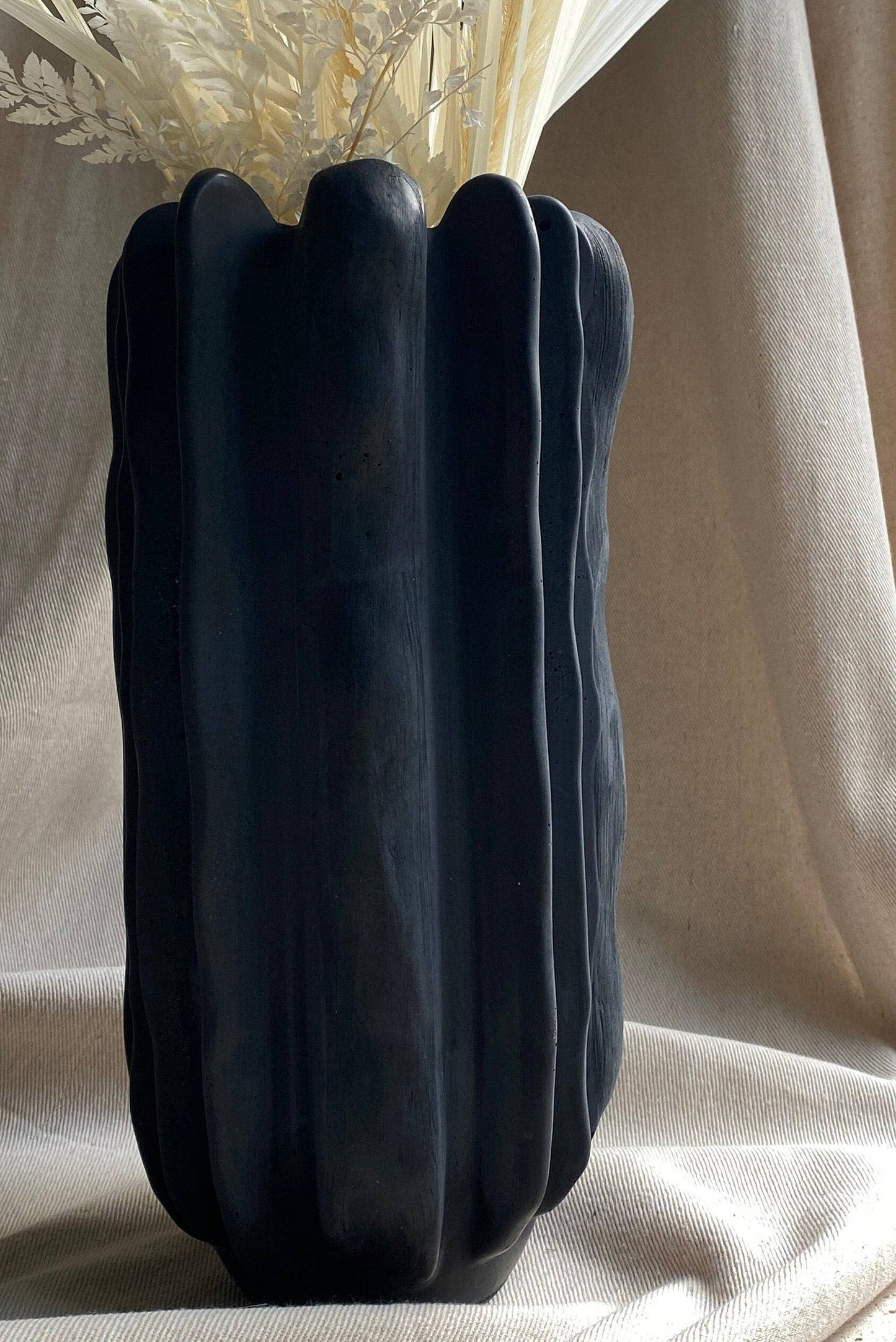 Sculpted Concrete Vase| Black